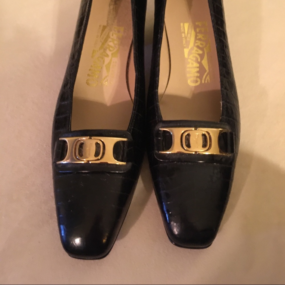 Ferragamo beautiful classic vintage low heeled reptile pump  6AA